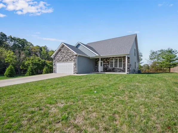 101 Cherokee Dr, Beaver Falls, PA 15010