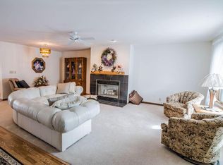 16702 W Observatory Rd, New Berlin, WI 53151