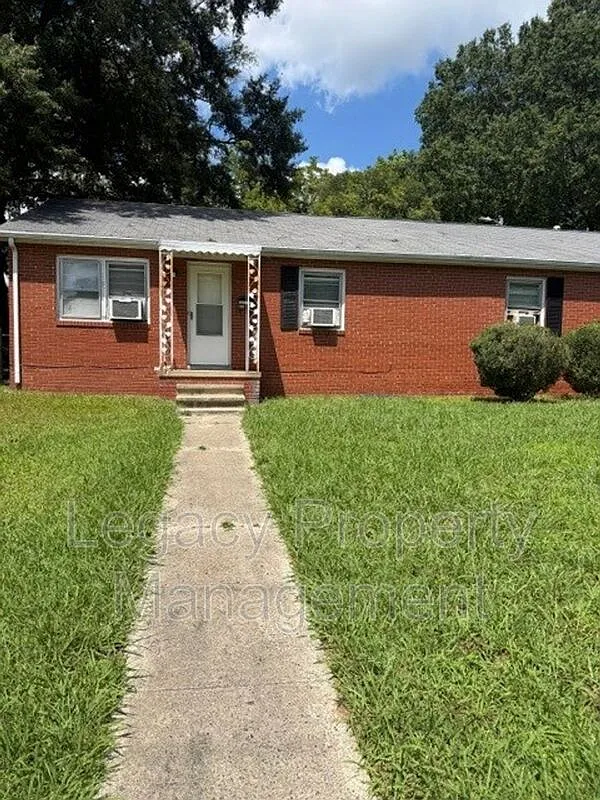 2 bed, 1.0 bath, $1,100 — Photo 1