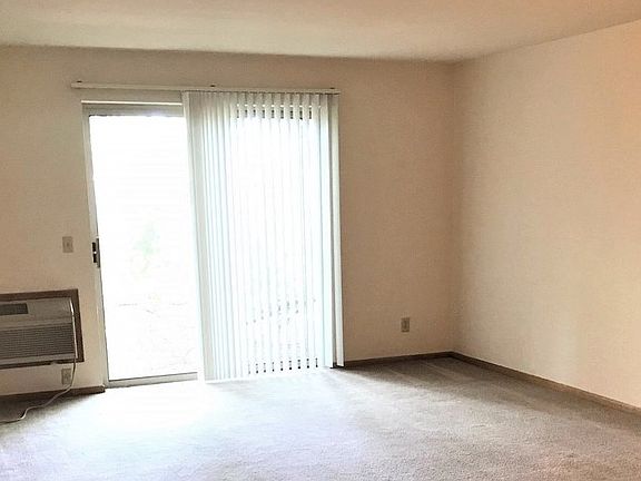 Living Rm, to Patio