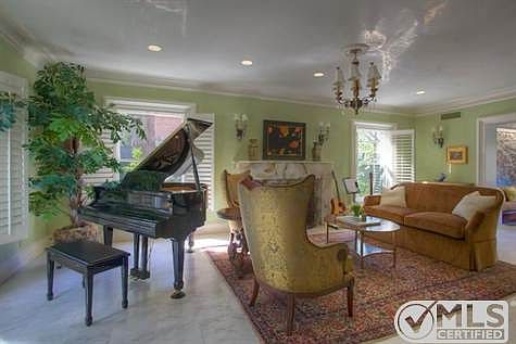 3rd image of 6212 Curzon Ave