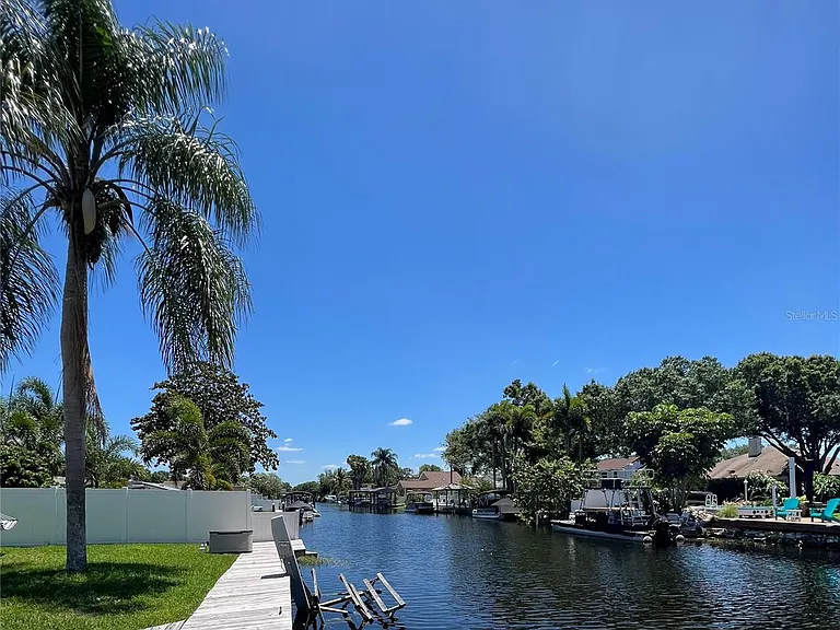 52 Cypress Dr — Photo 3