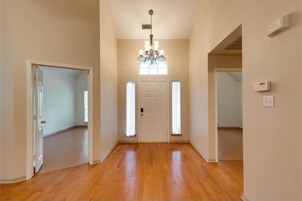 3 bed, 1454 sqft, $2,200 — Photo 3