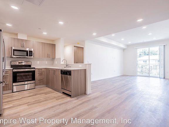 5th image of 11616 Burbank Blvd #302