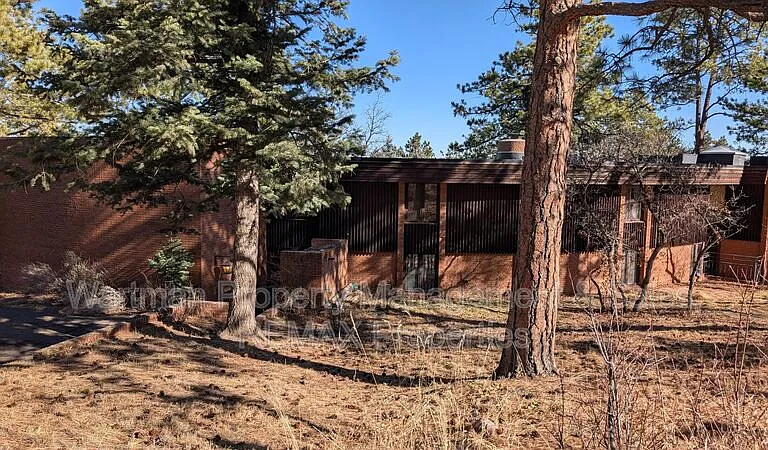 15 Upland Rd — Photo 3