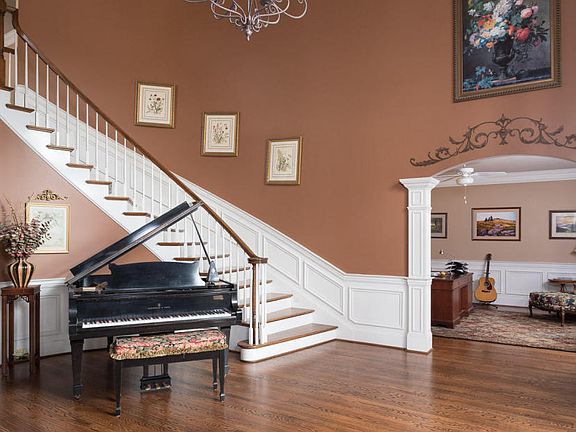 4th image of 9123 Grey Pointe Dr