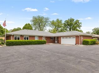 814 Pardee Rd, Godfrey, IL 62035