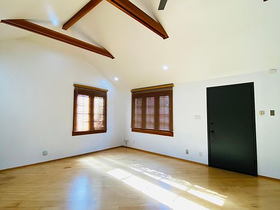 5th image of 1445 Calumet Ave Floor 1