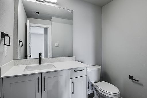 5th image of 3828 Clovis St