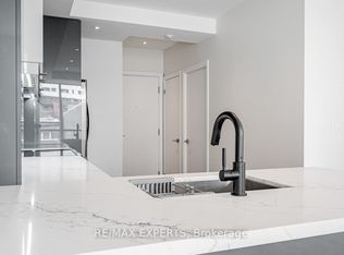 18 Beverley St #516B, Toronto, ON M5T 3L2