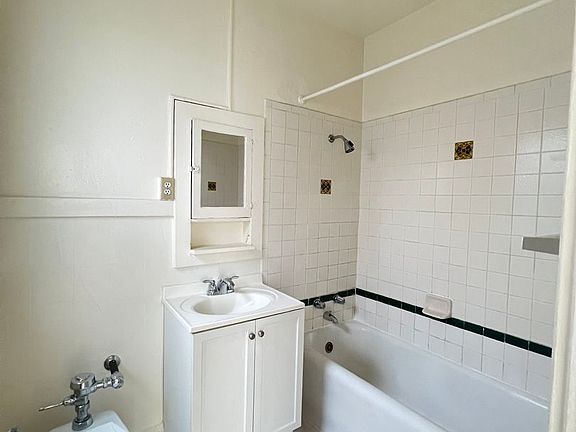 5th image of 2470 Washington St #305