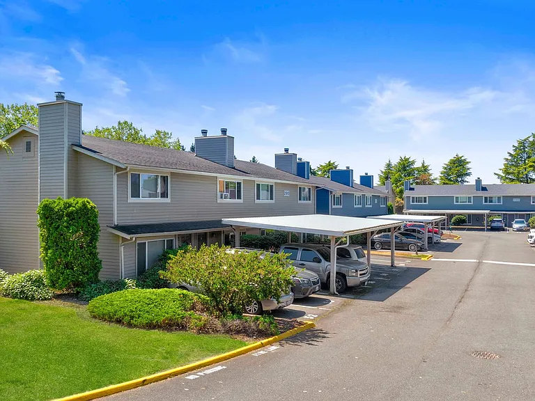 Townhomes at Melody Hill - Beautifully Renovated Townhomes — Photo 9
