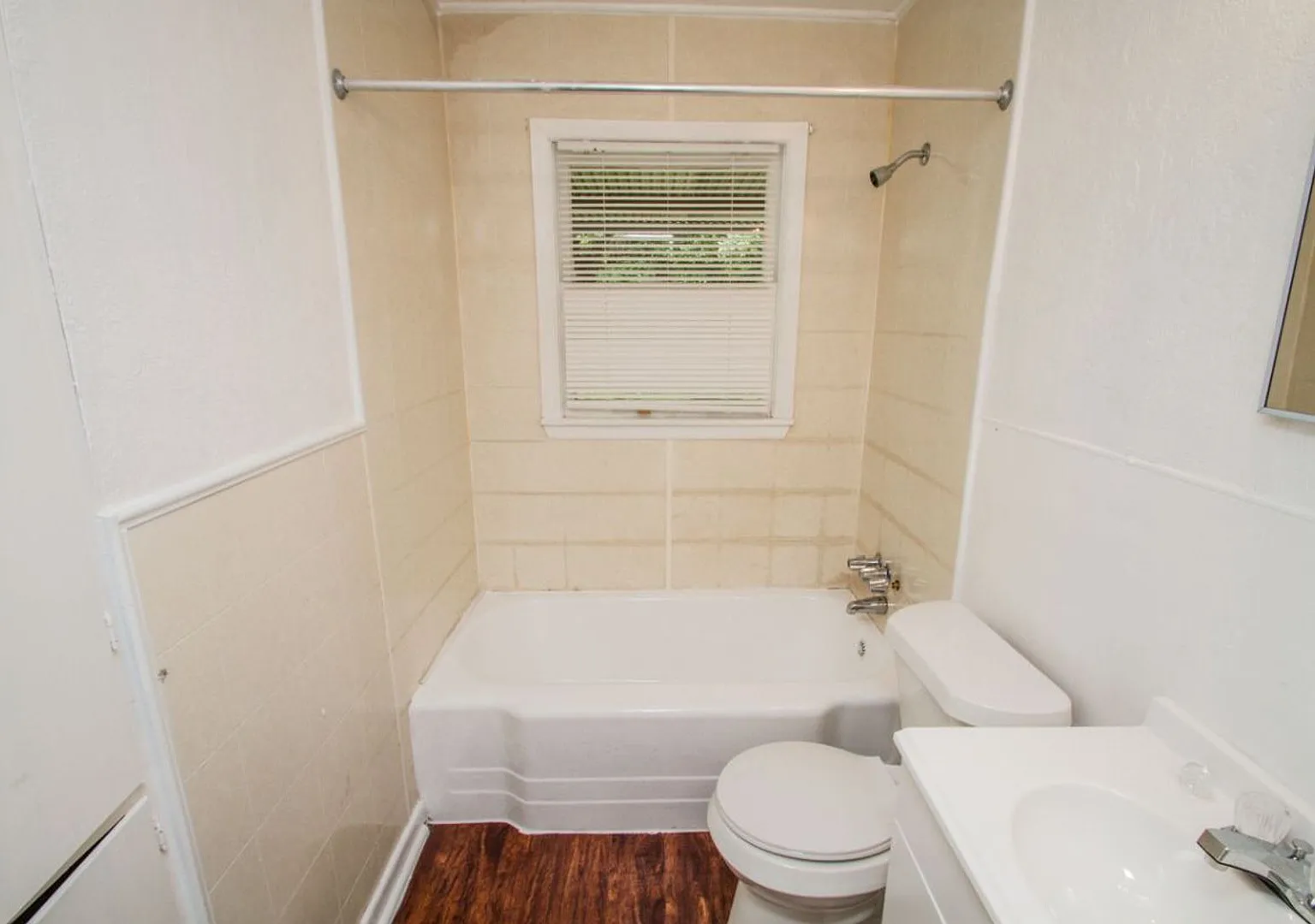 Nice 3BR/1BA House Near Downtown — Photo 2