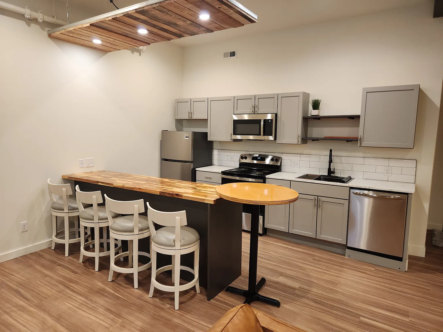 2 bed, $2,000 — Photo 4