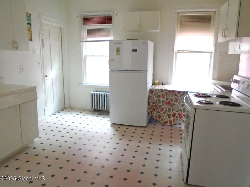 3rd image of 813 Stanley Street