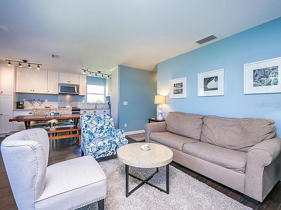 4th image of 522 Pine Ave APT 2D