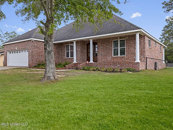 3rd image of 670 Mulberry Dr