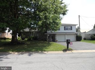 66 Crestview Dr, Lebanon, PA 17042