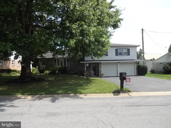 66 Crestview Dr, Lebanon, PA 17042