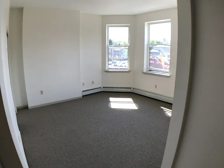 686-688 Broad St — Photo 11