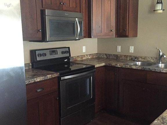 2nd image of 2489 Parkview Ln #B