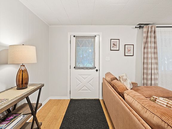 4th image of 735 3rd Ave E