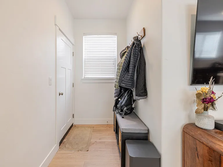 63121 De Haviland Ct — Photo 33
