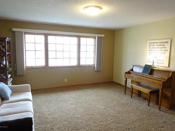 4th image of 2158 Highland Ave