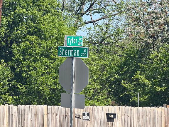 3rd image of 514 Tyler St