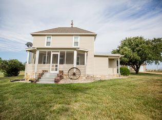 17960 Oak Grove Rd, Olsburg, KS 66520