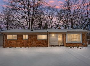 1395 Edgeorge St, Waterford, MI 48327