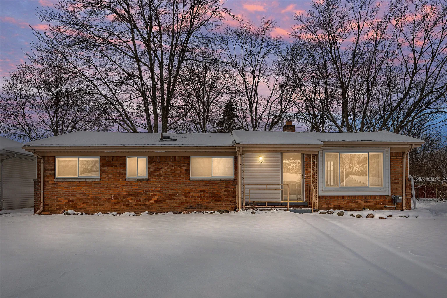 1395 Edgeorge St photo 1