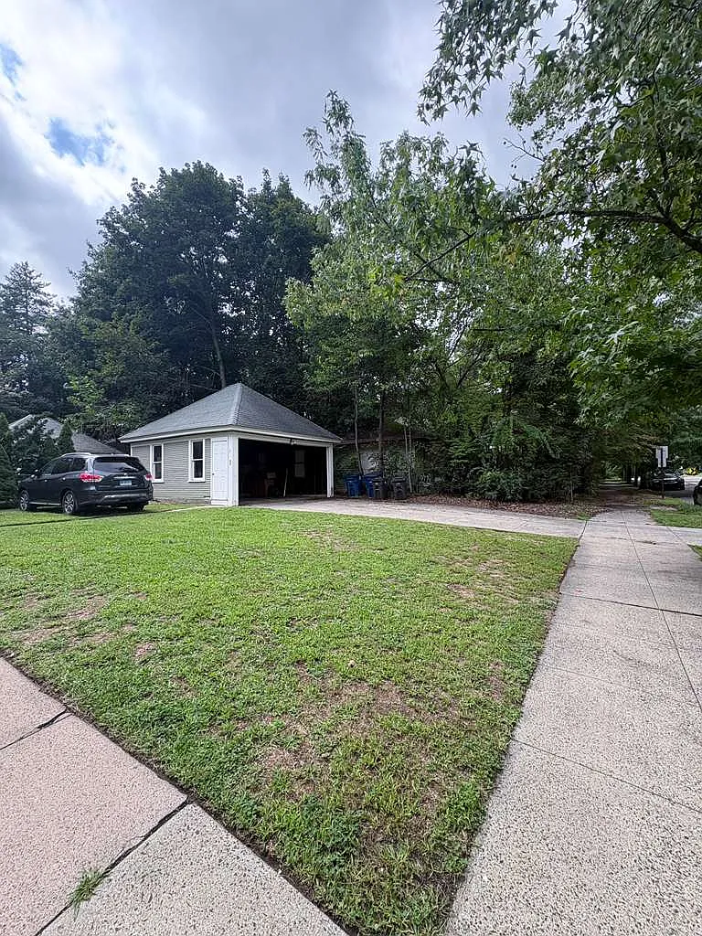 6 bed, $3,100 — Photo 2