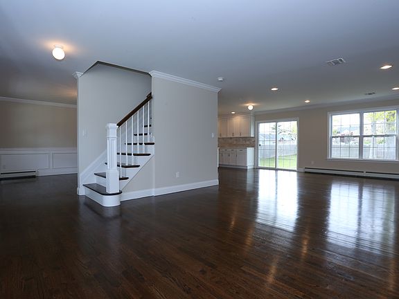 5th image of 3545 Woodward Ave