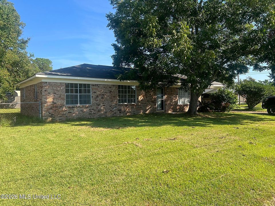 1st image of 400 Larosa Rd