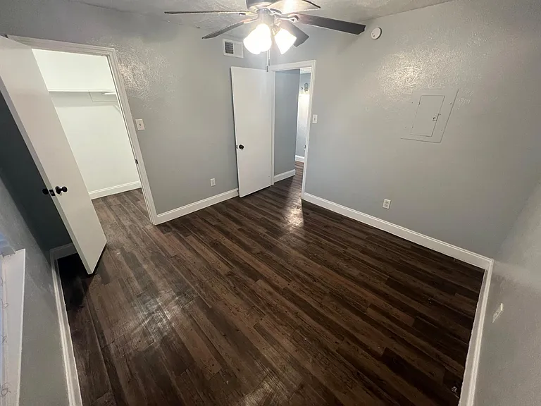 Hampton Gardens Apartment — Photo 47