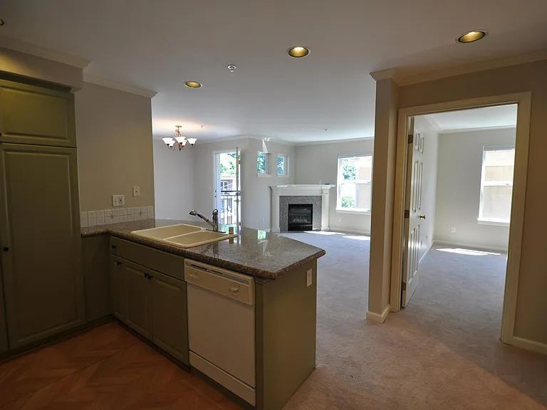 1417 Queen Anne Ave N #305 — Photo 6