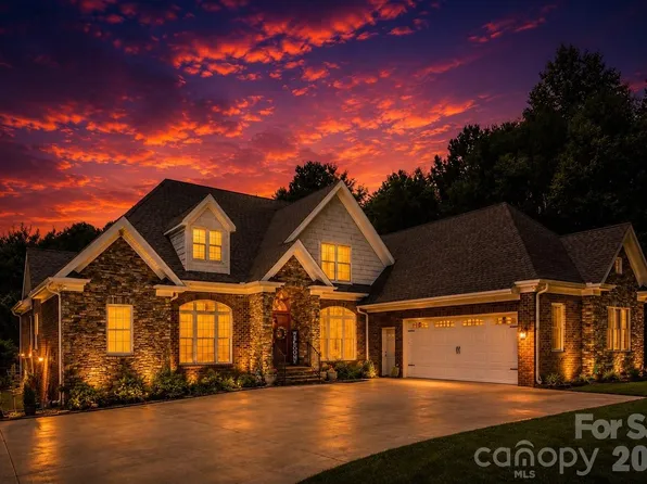 1347 Killian Rd, Stanley, NC 28164