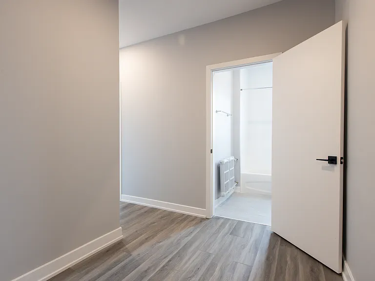 404 Elgin St — Photo 24
