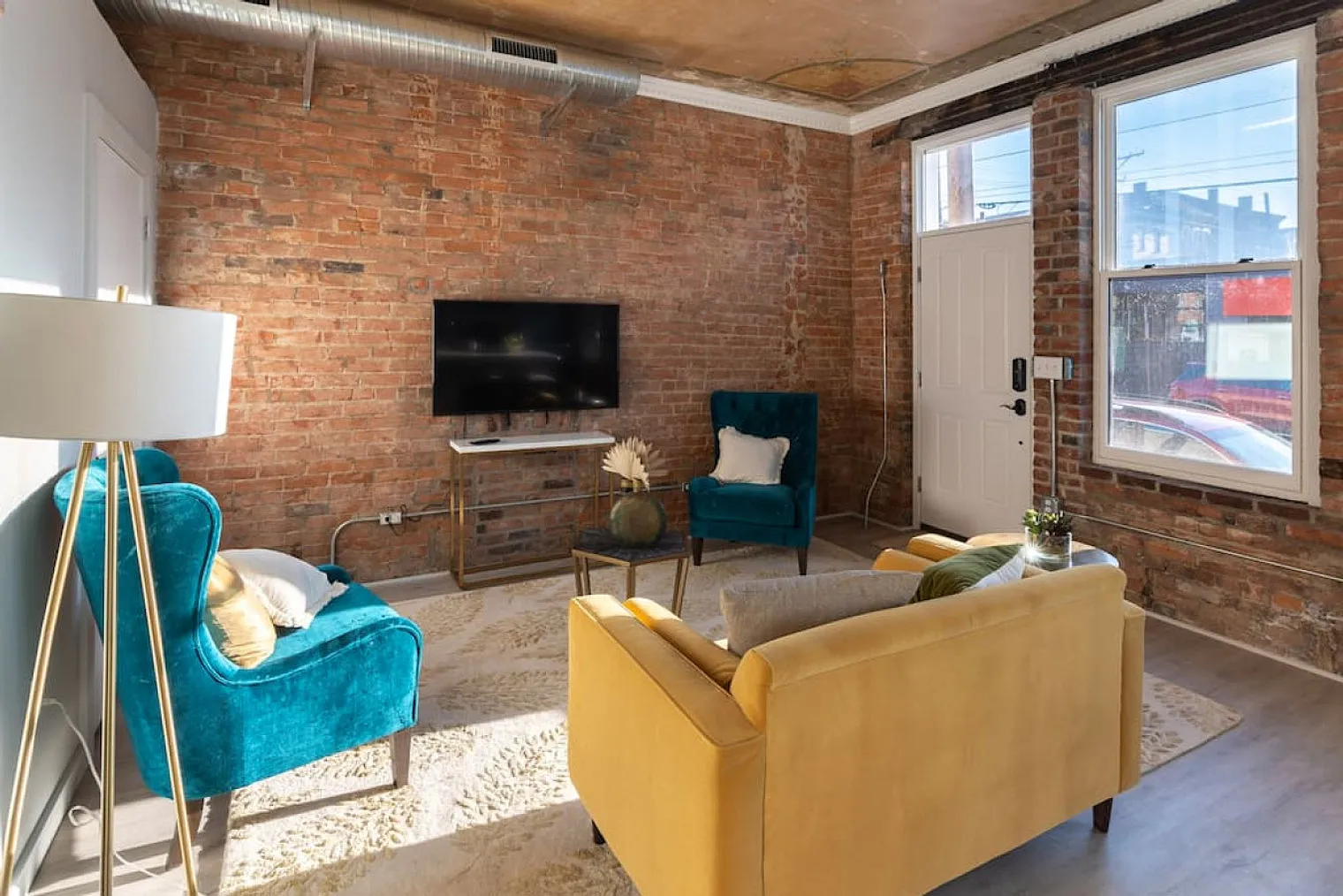 1 bed, 1.0 bath, 710 sqft, $3,014 — Photo 2