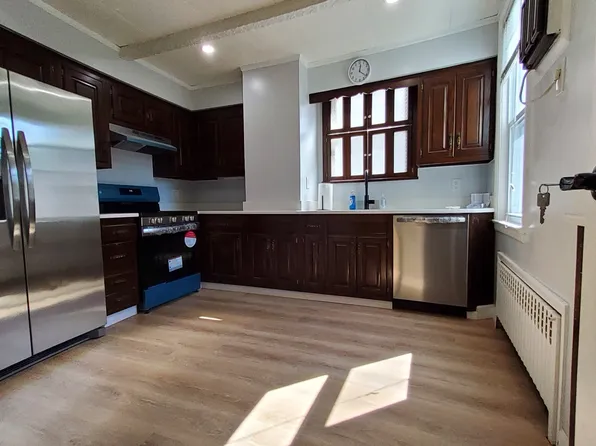 285 Born Street image 25 of 41