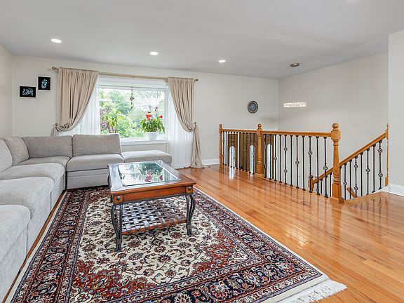3rd image of 42 Regent Rd