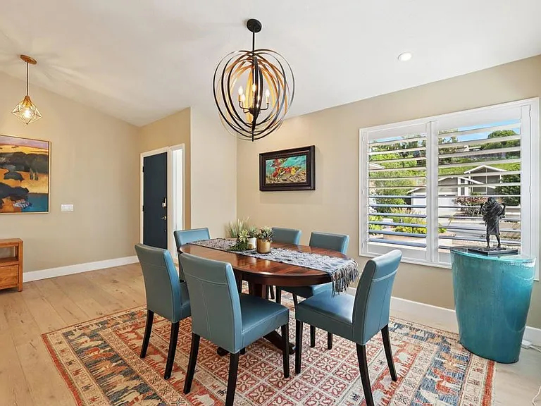 1767 Woodbine Pl — Photo 4