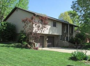 153 Dianne Dr, Belleville, IL 62220