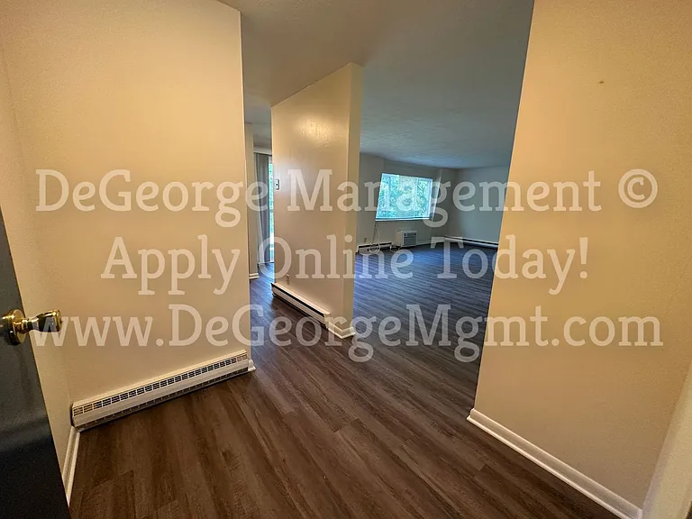 Woodside Court Apartments — Photo 50