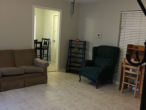5th image of 205 N Cottonbelt Ave