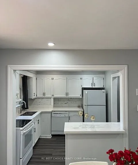 173 Poyntz Ave — Photo 18