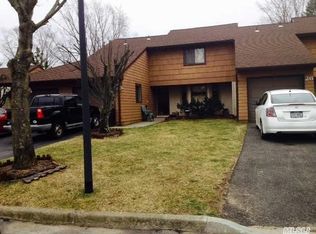 25 Ashley Cir, Commack, NY 11725