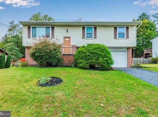 110 Pleasant View Ter, New Cumberland, PA 17070