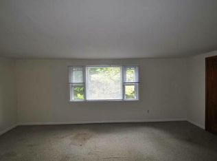 328 Rockingham Rd APT 2, Auburn, NH 03032